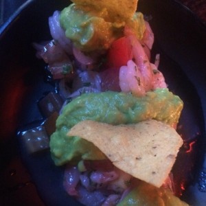 ceviche de camaron con mote de aguacate