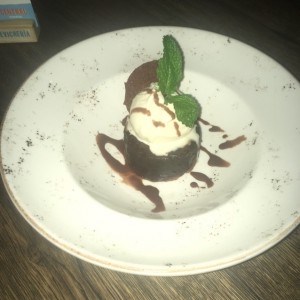 Torta de Chocolate con helado de vainilla