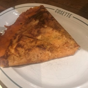 Crepe de tocineta, queso cheddar y sour cream
