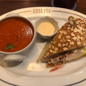 Pettit Menu Sopa de tomate y sandwich de pavo