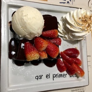 Pato con fresas y chocolate 