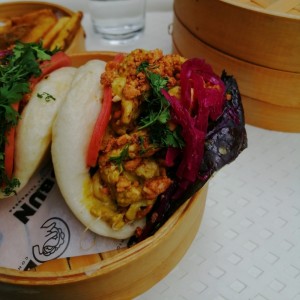 Pollo Curry Bun