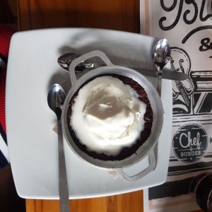 Brownie con helado