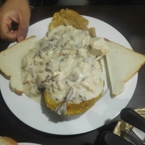Patacón Mixto Con Salsa Bechamel