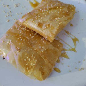 Queso feta en pasta filo y miel