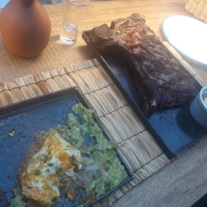 hash con huevo y t bone!!!