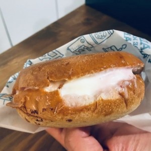 Hamburguesa de Helado de Amarena, con Arequipe y Nutella 