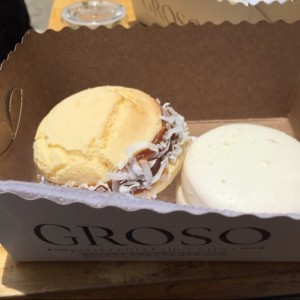 Alfajor de maizena y con chocolate blanco