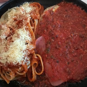 Milanesa de res boliche y fetuccini con vodka 