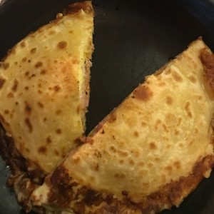 quesadilla de carne al pastor 