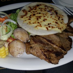 carne y arepa