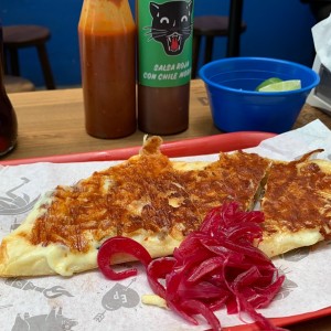 quesadilla de chicharron
