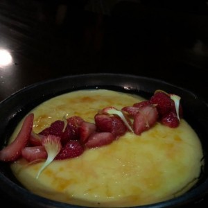 crema catalana con frutos rojos