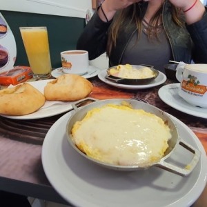 huevos con queso y jamón