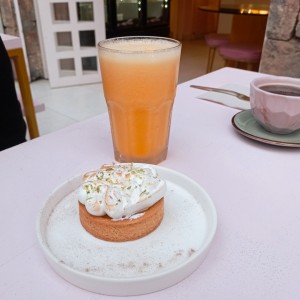 Pie de limón y jugo de maracuyá