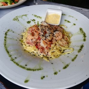 Fetuccini carbonara con langostinos