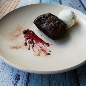 Torta de chocolate con helado