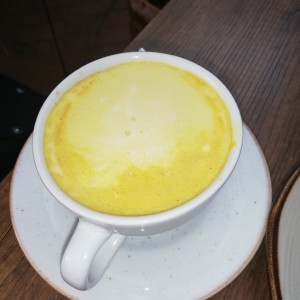 Café de cúrcuma y canela