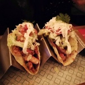 Taco mixto con pollo