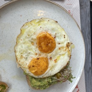 Tostada aguacate 