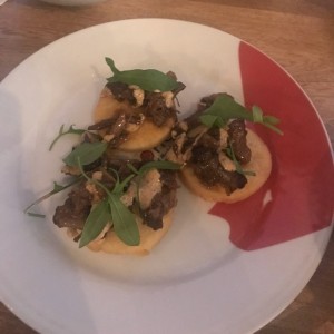 croquetas de yuca con rabo de toro