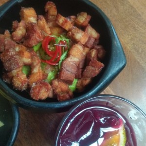 chicharrones con guacamole