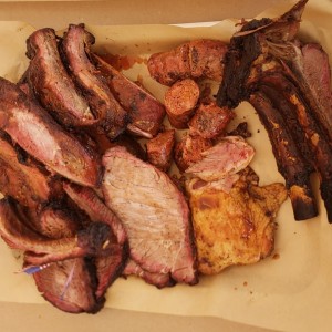 Picada con Brisket, Morrillo, Costillas St Louis, Chorizo, Pierna Pernil y Costilla de Res