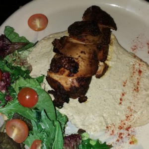 Pollo ahumado con humus