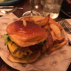 ENTRE PANES - HAMBURGUESA OAK