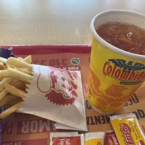 Papas y gaseosa del combo