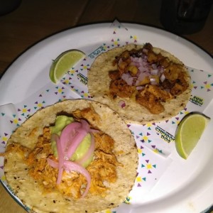 tacos de cochinita pibil y al pastor