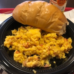 Huevos Pericos con Pan blandito