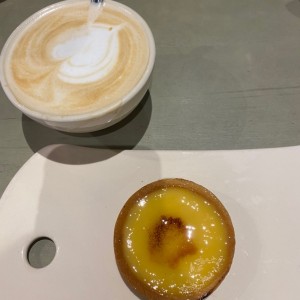 latte + tartaleta de limon 