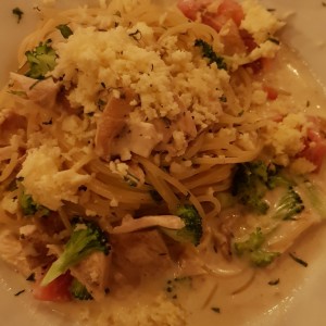 spaguetti Alfredo pollo