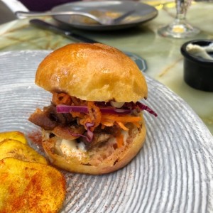 Mini hamburguesa de cochinillo