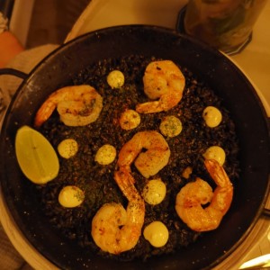 Arroz negro con Camarones