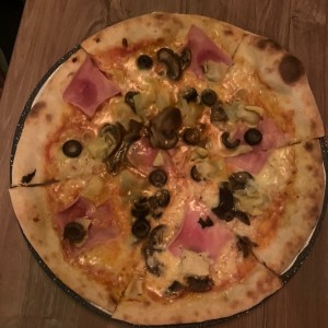 Pizza capricciosa