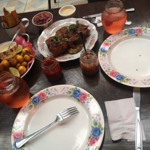 costillas alicinantes y chicharron carnudo 