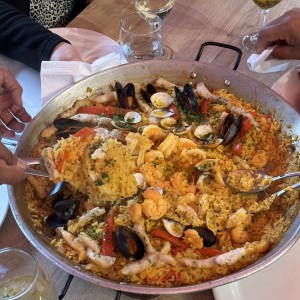 paella de mariscos con mero