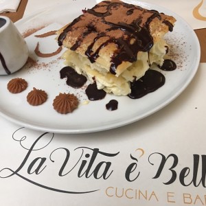 milhoja con chocolate o arequipe