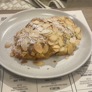Croissant de almendras