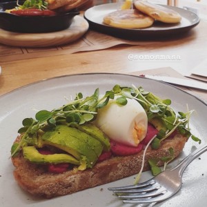 Tartine hummus de remolacha