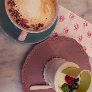 Rose late y biscocho