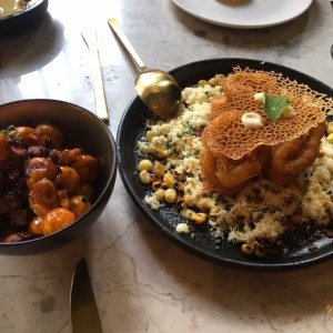 Mazorca con Calamares y Patatas Bravas