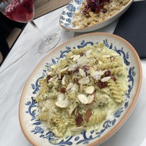 Pasta en salsa pesto 