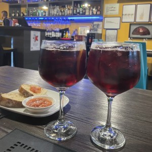 Tinto de verano y pan con tomate