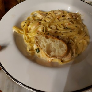 Alfredo con camarones 