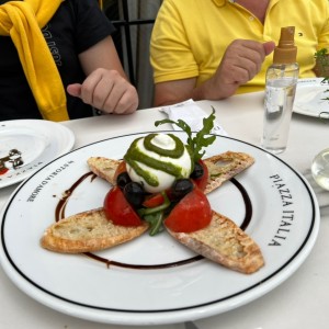 Entrada: Burrats y pesto
