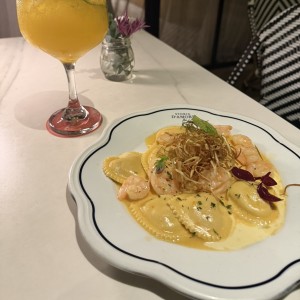 Ravioli con camarones
