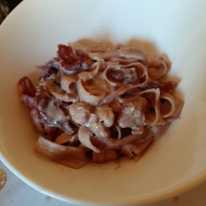 Fetucchiini a la ravata.